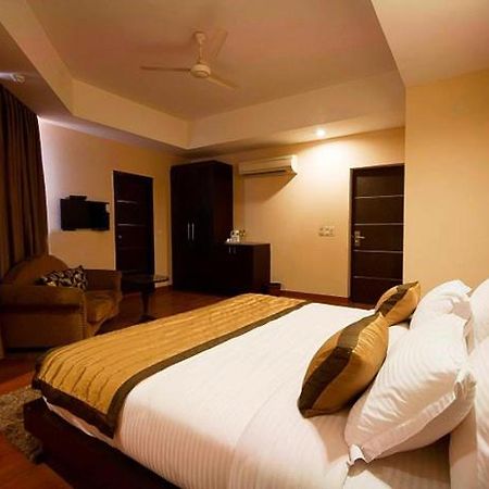 ניו דלהי Hotel Shiva International Near By Igi Airport מראה חיצוני תמונה